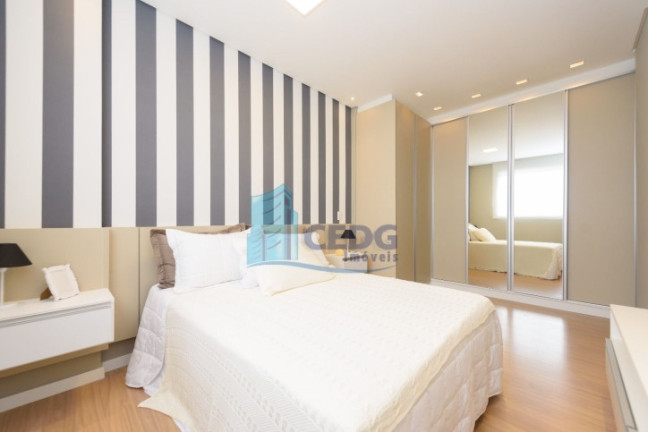 Imagem Apartamento com 3 Quartos à Venda, 77 m² em Mercês - Curitiba