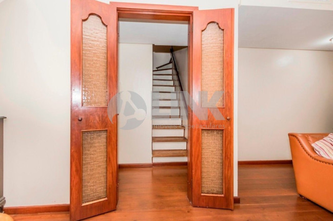 Imagem Imóvel com 3 Quartos à Venda, 244 m² em Petrópolis - Porto Alegre