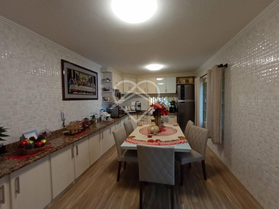 Imagem Casa com 3 Quartos à Venda, 375 m²