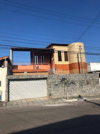 Casa com 6 Quartos à Venda, 348 m² em Fátima - Fortaleza