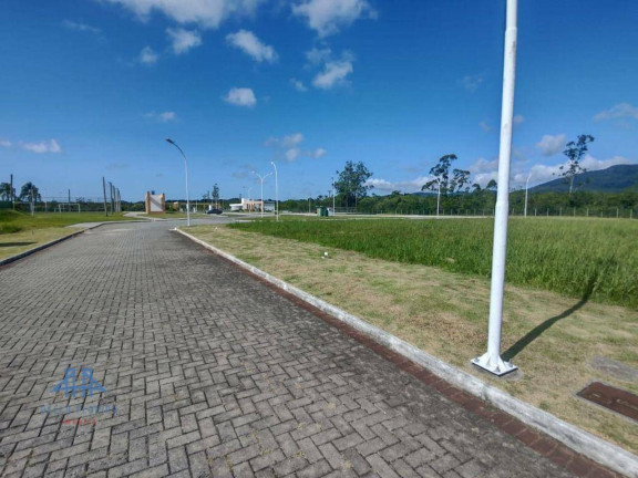Terreno à Venda, 400 m² em Ratones - Florianópolis