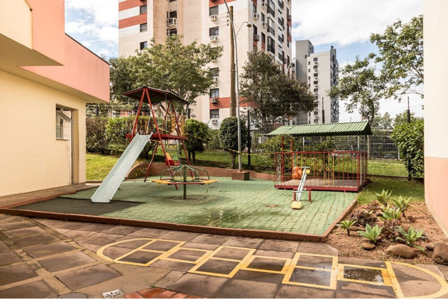 Imagem Imóvel com 3 Quartos à Venda, 68 m² em Jardim Carvalho - Porto Alegre Imagem Imóvel com 3 Quartos à Venda, 68 m² em Jardim Carvalho - Porto Alegre