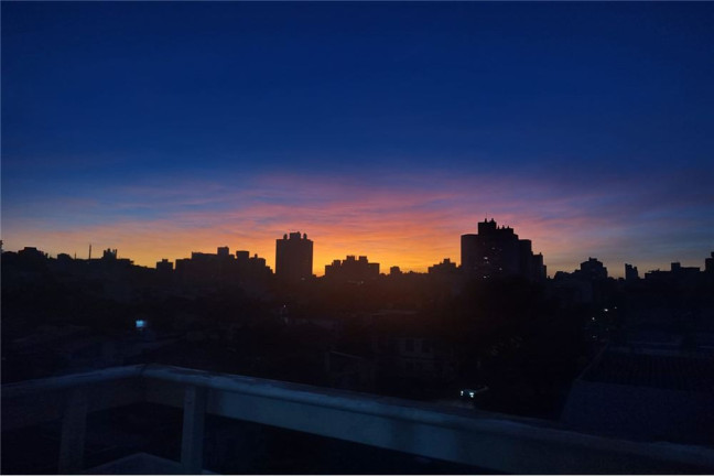 Imagem Imóvel com 3 Quartos à Venda, em Menino Deus - Porto Alegre Imagem Imóvel com 3 Quartos à Venda, em Menino Deus - Porto Alegre
