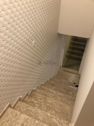 Imagem Sobrado com 3 Quartos à Venda, 250 m² em Centro - Balneário Camboriú Imagem Sobrado com 3 Quartos à Venda, 250 m² em Centro - Balneário Camboriú