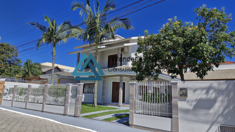 Imagem Casa com 3 Quartos à Venda, 400 m² em Ingleses Do Rio Vermelho - Florianópolis Imagem Casa com 3 Quartos à Venda, 400 m² em Ingleses Do Rio Vermelho - Florianópolis