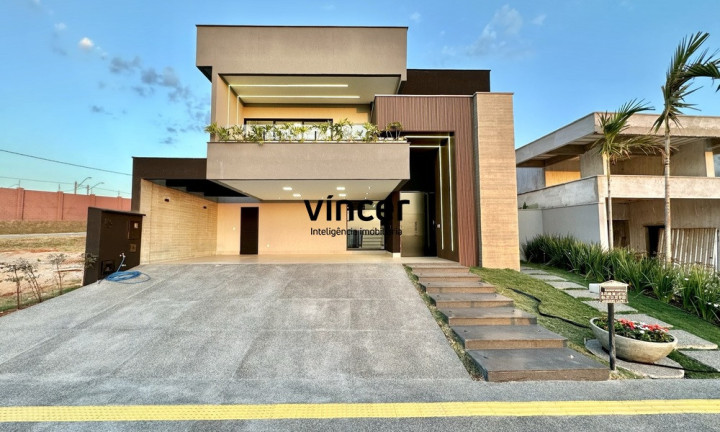 Casa com 4 Quartos à Venda, 268 m² em Jardins Capri - Senador Canedo