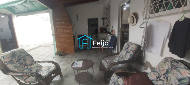 Imagem Casa com 3 Quartos à Venda, 200 m² em Cristal - Porto Alegre Imagem Casa com 3 Quartos à Venda, 200 m² em Cristal - Porto Alegre
