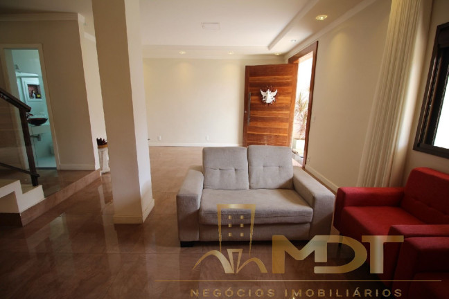 Imagem Sobrado com 5 Quartos à Venda, 220 m² em Copacabana - Belo Horizonte