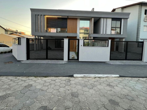 Imagem Casa com 3 Quartos à Venda, 208 m² em Ingleses Norte - Florianópolis Imagem Casa com 3 Quartos à Venda, 208 m² em Ingleses Norte - Florianópolis