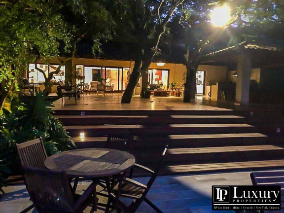 Imagem Casa com 7 Quartos à Venda, em Feiticeira - Ilhabela Imagem Casa com 7 Quartos à Venda, em Feiticeira - Ilhabela