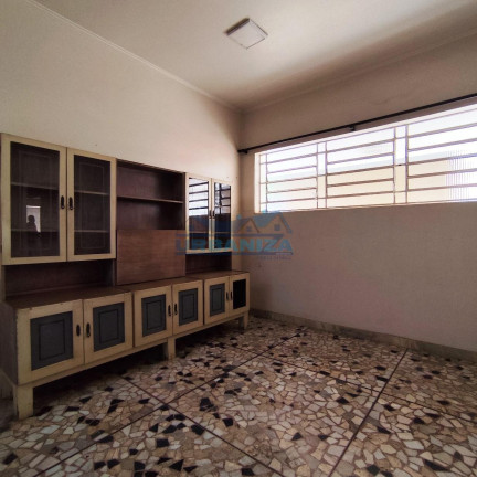 Imagem Casa com 3 Quartos à Venda, 208 m² em Centro - Birigui