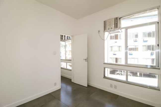 Imagem Imóvel com 2 Quartos à Venda, 72 m² em Copacabana - Rio De Janeiro Imagem Imóvel com 2 Quartos à Venda, 72 m² em Copacabana - Rio De Janeiro