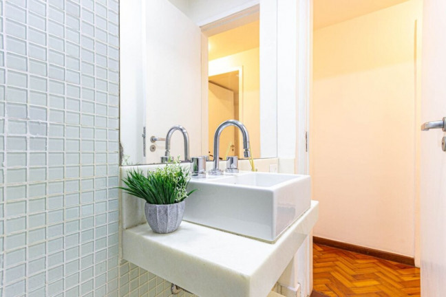 Imagem Imóvel com 3 Quartos à Venda, 91 m² em Copacabana - Rio De Janeiro Imagem Imóvel com 3 Quartos à Venda, 91 m² em Copacabana - Rio De Janeiro