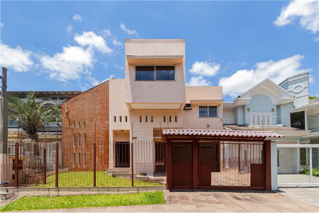 Imagem Casa com 4 Quartos à Venda, 330 m² em Nonoai - Porto Alegre