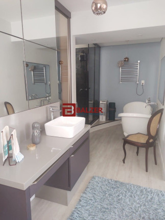 Imagem Apartamento com 3 Quartos à Venda, 121 m² em Centro - Florianópolis Imagem Apartamento com 3 Quartos à Venda, 121 m² em Centro - Florianópolis