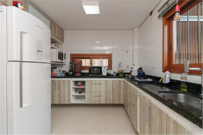 Imagem Casa com 3 Quartos à Venda, em Guarujá - Porto Alegre Imagem Casa com 3 Quartos à Venda, em Guarujá - Porto Alegre