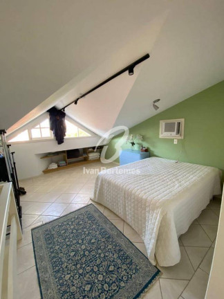 Imagem Sobrado com 3 Quartos para Temporada, em Bombas - Bombinhas Imagem Sobrado com 3 Quartos para Temporada, em Bombas - Bombinhas