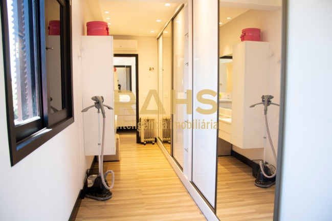 Imagem Casa com 6 Quartos à Venda, 439 m² em América - Joinville Imagem Casa com 6 Quartos à Venda, 439 m² em América - Joinville