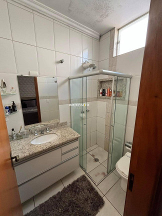 Imagem Casa com 3 Quartos à Venda, 180 m²