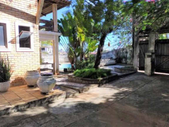 Imagem Casa com 4 Quartos à Venda, 348 m² em Pituaçu - Salvador Imagem Casa com 4 Quartos à Venda, 348 m² em Pituaçu - Salvador