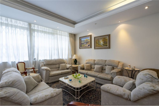 Casa com 3 Quartos à Venda, 285 m² em Moema - São Paulo