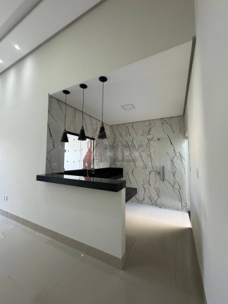 Imagem Casa com 2 Quartos à Venda, 137 m² em Montes Claros