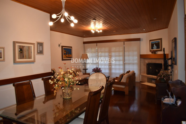 Imagem Imóvel com 3 Quartos à Venda, 159 m² em Região De Capivari - Campos Do Jordão