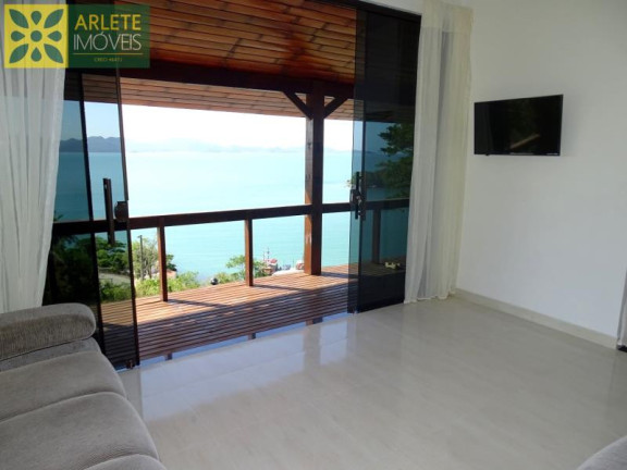 Imagem Casa com 2 Quartos para Alugar ou Temporada, 70 m² em Araça - Porto Belo Imagem Casa com 2 Quartos para Alugar ou Temporada, 70 m² em Araça - Porto Belo