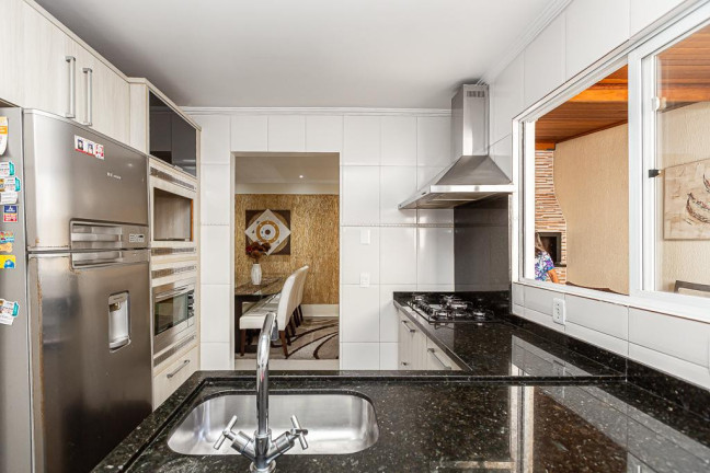 Imagem Sobrado com 4 Quartos à Venda, 170 m² em Uberaba - Curitiba Imagem Sobrado com 4 Quartos à Venda, 170 m² em Uberaba - Curitiba