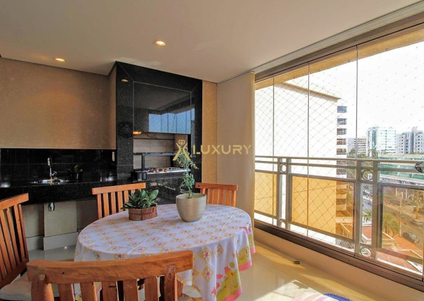 Imagem Imóvel com 4 Quartos à Venda, 271 m² em Vila Da Serra - Nova Lima Imagem Imóvel com 4 Quartos à Venda, 271 m² em Vila Da Serra - Nova Lima