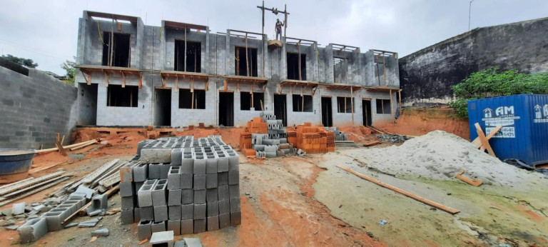Imagem Imóvel com 2 Quartos à Venda, 77 m² Imagem Imóvel com 2 Quartos à Venda, 77 m²