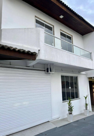Imagem Casa de Condomínio com 3 Quartos à Venda, 129 m² em Cristo Rei - Curitiba