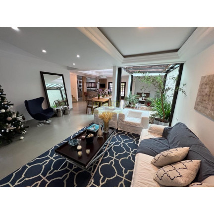 Imagem Casa com 3 Quartos à Venda, 380 m² em Ariribá - Balneário Camboriú Imagem Casa com 3 Quartos à Venda, 380 m² em Ariribá - Balneário Camboriú