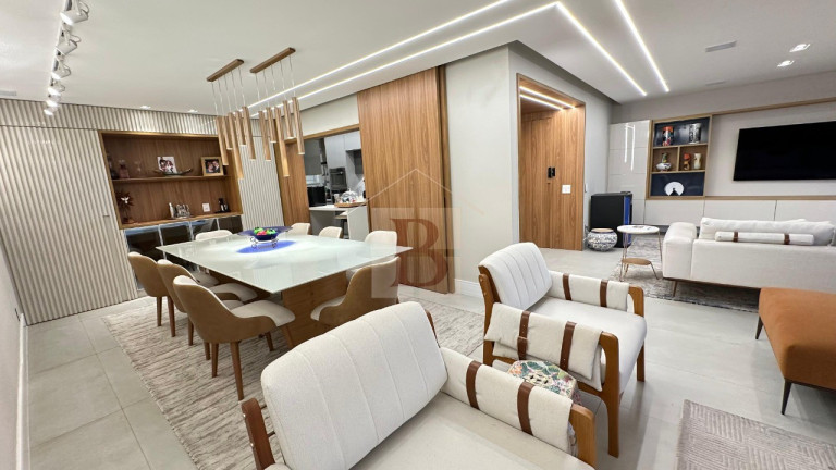 Imagem Imóvel com 4 Quartos à Venda, 250 m² em Icaraí - Niterói Imagem Imóvel com 4 Quartos à Venda, 250 m² em Icaraí - Niterói