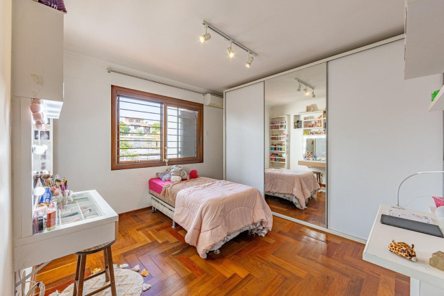Imagem Casa com 4 Quartos à Venda, 269 m² em Chácara Das Pedras - Porto Alegre Imagem Casa com 4 Quartos à Venda, 269 m² em Chácara Das Pedras - Porto Alegre