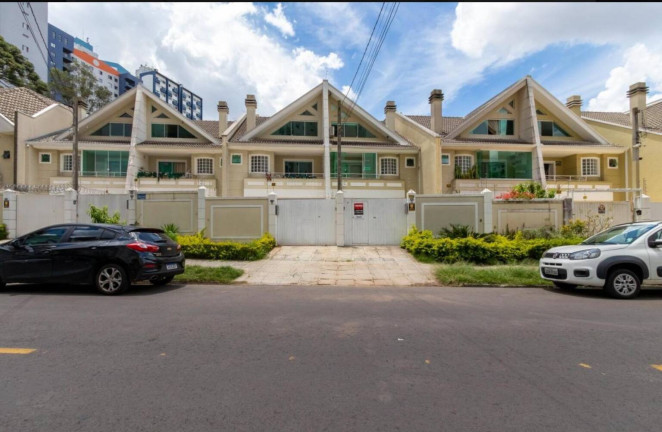 Imagem Casa com 3 Quartos à Venda, 233 m² em Cristo Rei - Curitiba