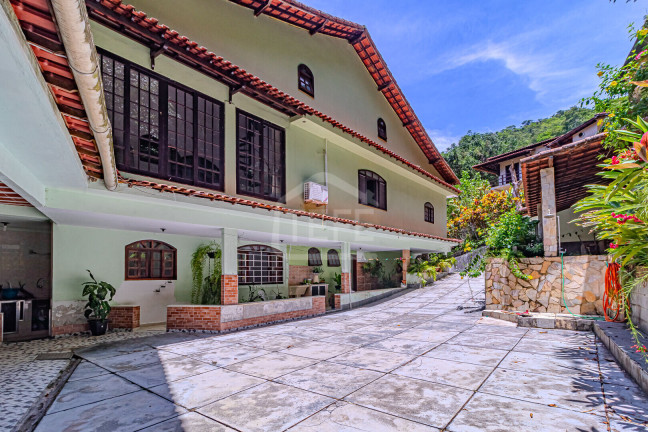 Imagem Casa com 4 Quartos à Venda, 615 m² em Itaipu - Niterói Imagem Casa com 4 Quartos à Venda, 615 m² em Itaipu - Niterói