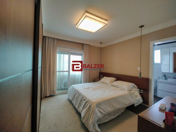 Imagem Apartamento com 3 Quartos à Venda, 131 m² em Centro - Florianópolis Imagem Apartamento com 3 Quartos à Venda, 131 m² em Centro - Florianópolis