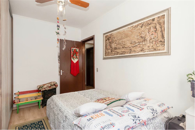 Imagem Casa com 4 Quartos à Venda, 174 m² em Moinhos De Vento - Porto Alegre Imagem Casa com 4 Quartos à Venda, 174 m² em Moinhos De Vento - Porto Alegre