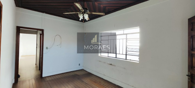Imagem Casa com 5 Quartos à Venda, 270 m² em Centro - Botucatu