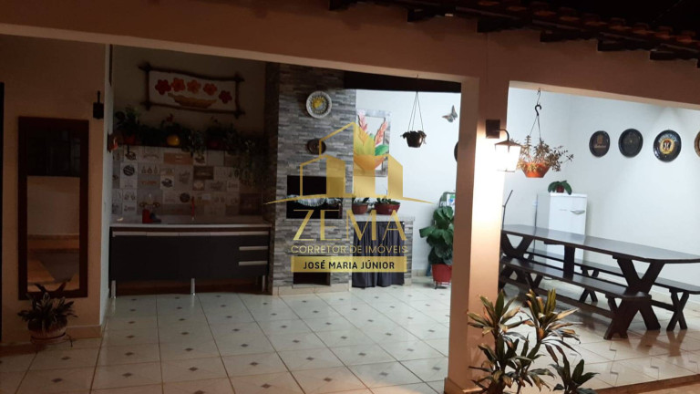 Imagem Casa com 3 Quartos à Venda, 211 m² em Varinhas - Mogi Das Cruzes