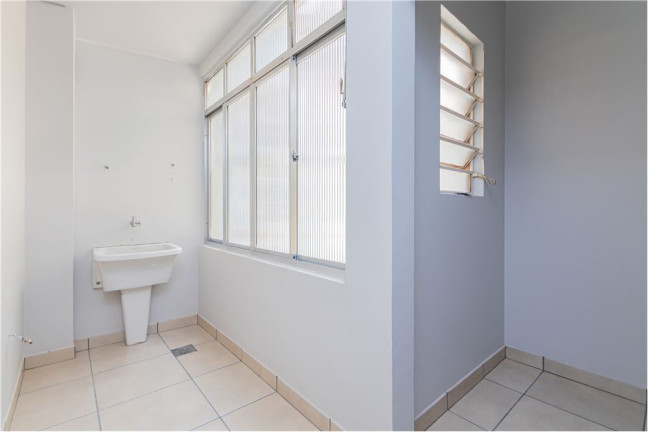 Imagem Imóvel com 2 Quartos à Venda,  em Menino Deus - Porto Alegre