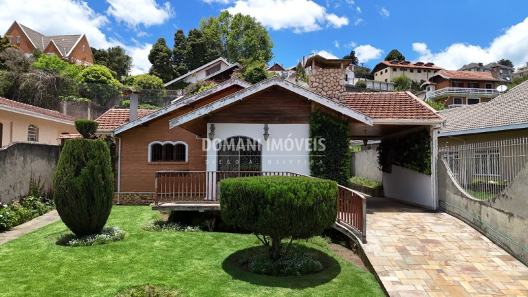 Imagem Casa com 3 Quartos à Venda, 280 m² em Região Da Abernéssia - Campos Do Jordão Imagem Casa com 3 Quartos à Venda, 280 m² em Região Da Abernéssia - Campos Do Jordão