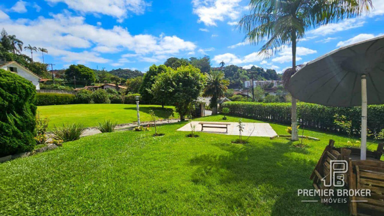 Imagem Casa com 3 Quartos à Venda, 240 m² em Bom Retiro - Teresópolis Imagem Casa com 3 Quartos à Venda, 240 m² em Bom Retiro - Teresópolis
