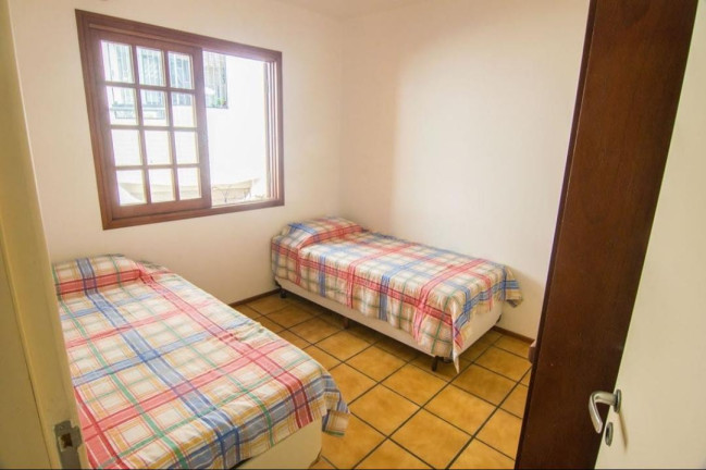 Imagem Casa com 4 Quartos para Alugar,  em Canasvieiras - Florianópolis