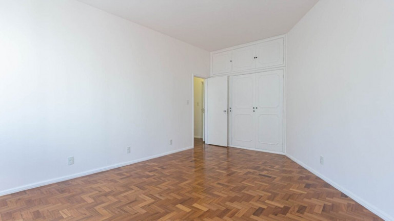 Imagem Imóvel com 3 Quartos à Venda, 135 m² em Copacabana - Rio De Janeiro Imagem Imóvel com 3 Quartos à Venda, 135 m² em Copacabana - Rio De Janeiro