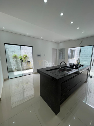 Imagem Casa com 3 Quartos à Venda, 120 m² em Petrópolis - Várzea Grande