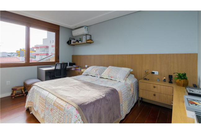 Imagem Imóvel com 4 Quartos à Venda,  em Menino Deus - Porto Alegre
