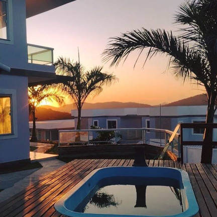 Imagem Casa de Condomínio com 3 Quartos à Venda, 82 m² em Peró - Cabo Frio