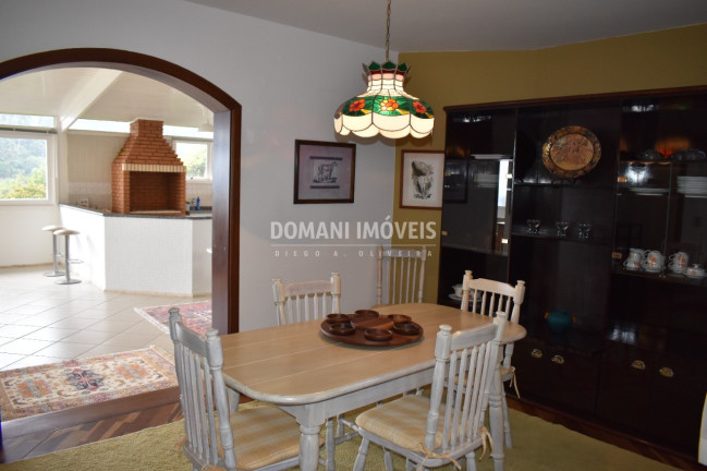 Imagem Casa com 4 Quartos à Venda, 205 m² em Região Do Alto Do Capivari - Campos Do Jordão
